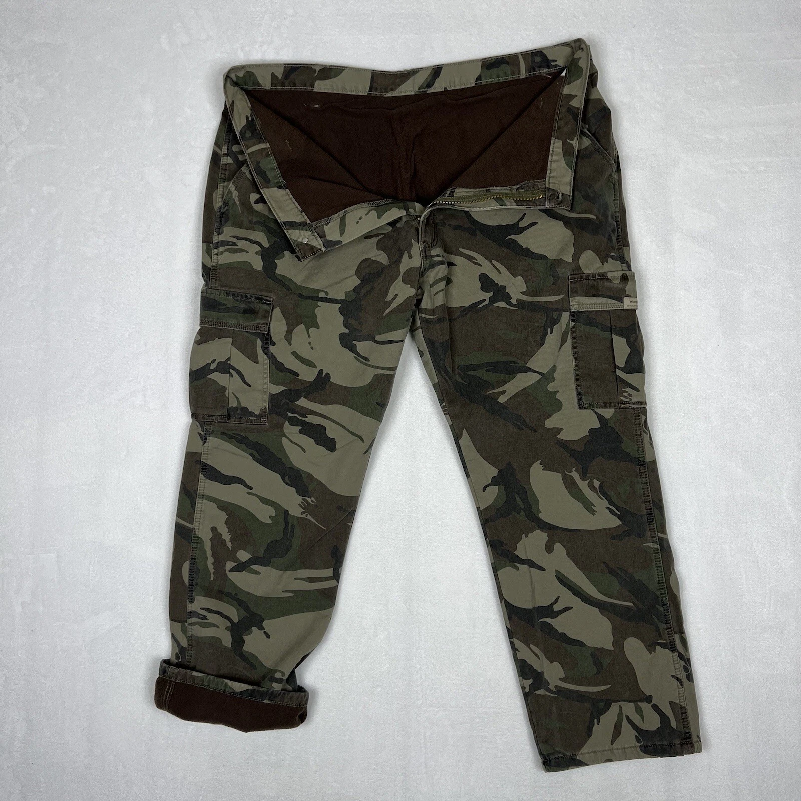 Wrangler Cargo Pants Fleece Lined Mens 42x30 Camo Hiking Outdoor Cargo Pocket