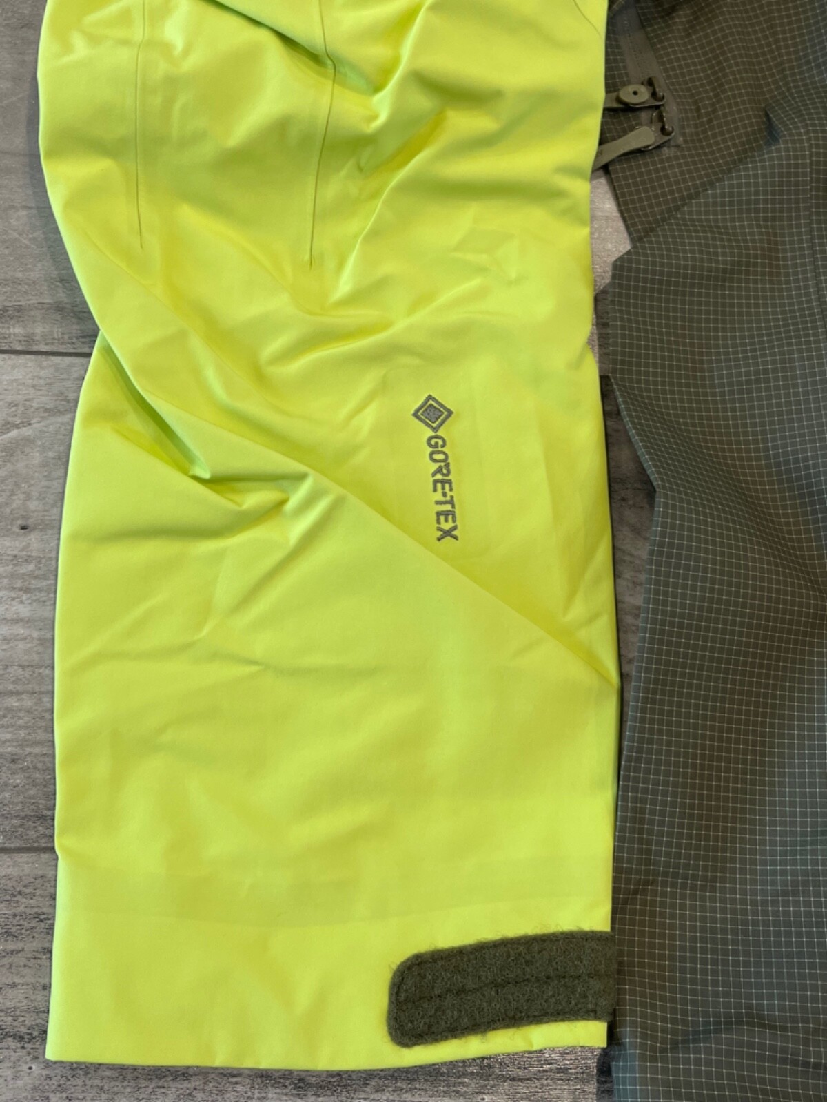 NWT Womens Arc’teryx Alpha Goretex Hooded Waterproof Shell Jacket L $700 image 8