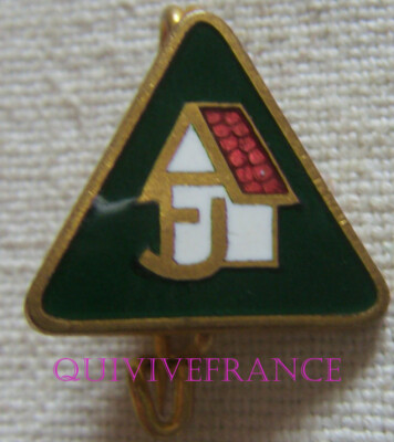IP1054 - Insignia Badge Youth Hostels