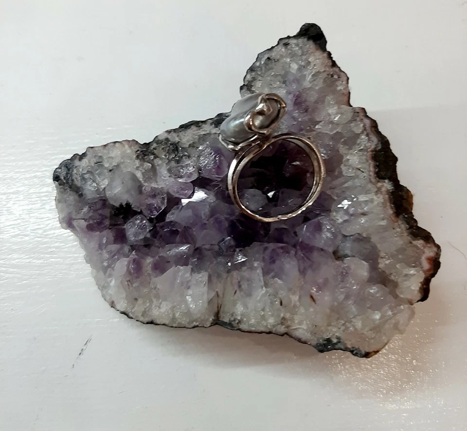 Anello in Argento 925 con Corallo Rosso Naturale e Perla Grigia regolabile - Immagine 2 di 4