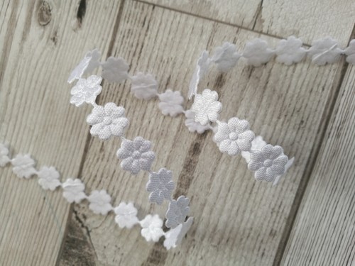 10mm MINI satin Daisies lace ribbon Trimming White Pink CRAFTS cards sew on - Picture 2 of 8