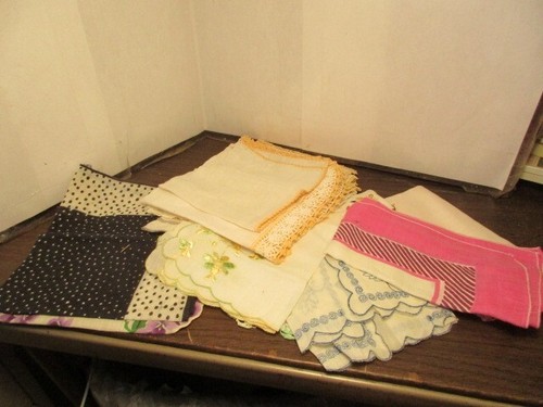 25 VINTAGE Handkerchiefs - Hanky - Printed Floral Embroidered Lace Edge - Picture 4 of 6