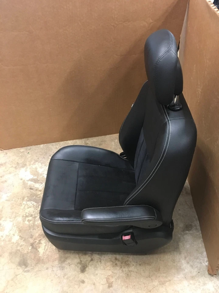 Черное переднее сиденье со стороны правого пассажира для Dodge Caravan 2012–2019 годов от оригинального производителя. - Изображение 4 из 4