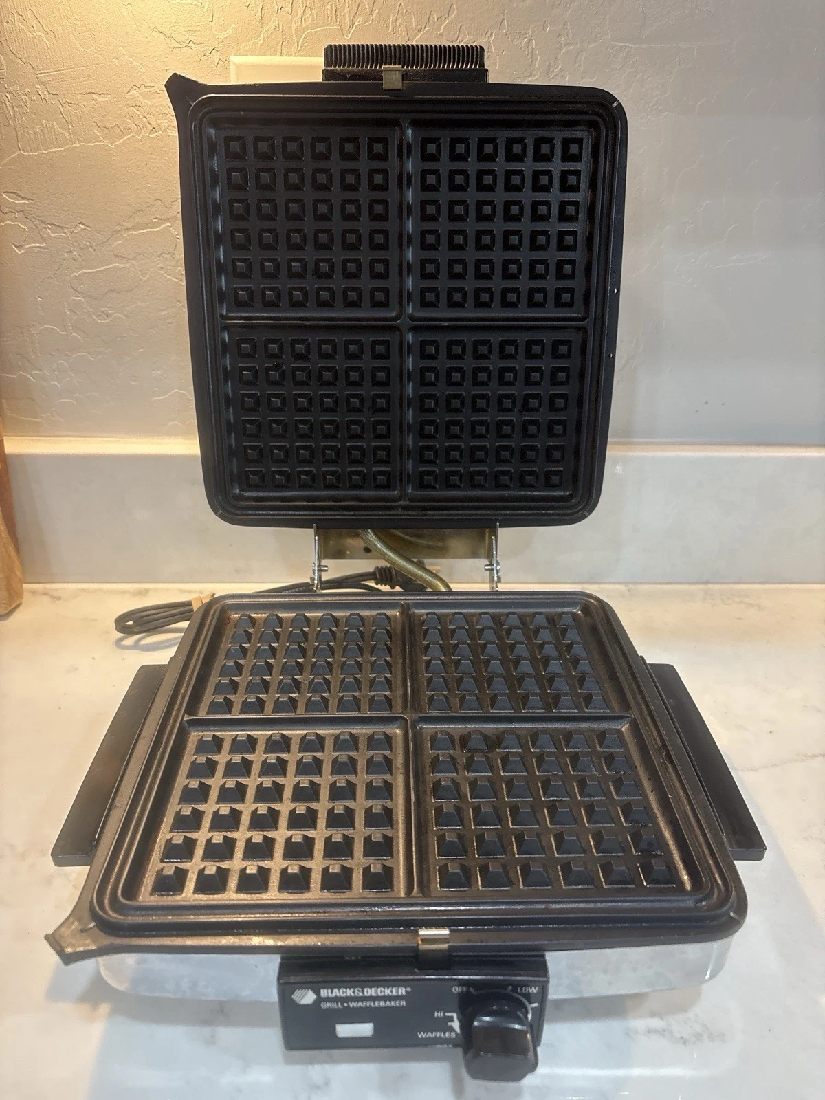 Black & Decker G48TD Waffle Maker Grill Combo Removable Plates 900W Works Great
Opens in a new windo