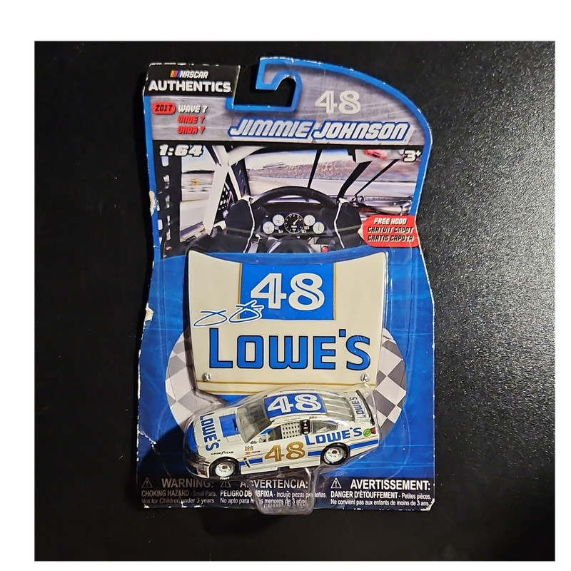 Lionel Racing NASCAR Authentics 2017 Wave 7 Jimmie Johnson #48 Lowe's 1:64 Chevy