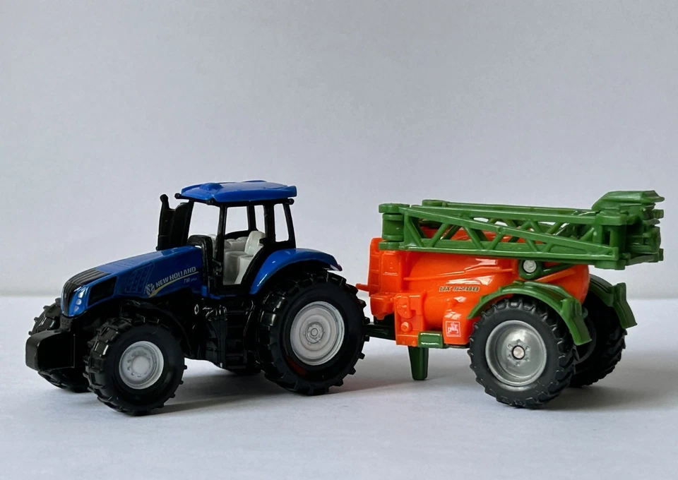 Tractor New Holland and Crop Sprayer Model Toy Diecast 1:87 Scale Siku 1668 - Image 2 of 4