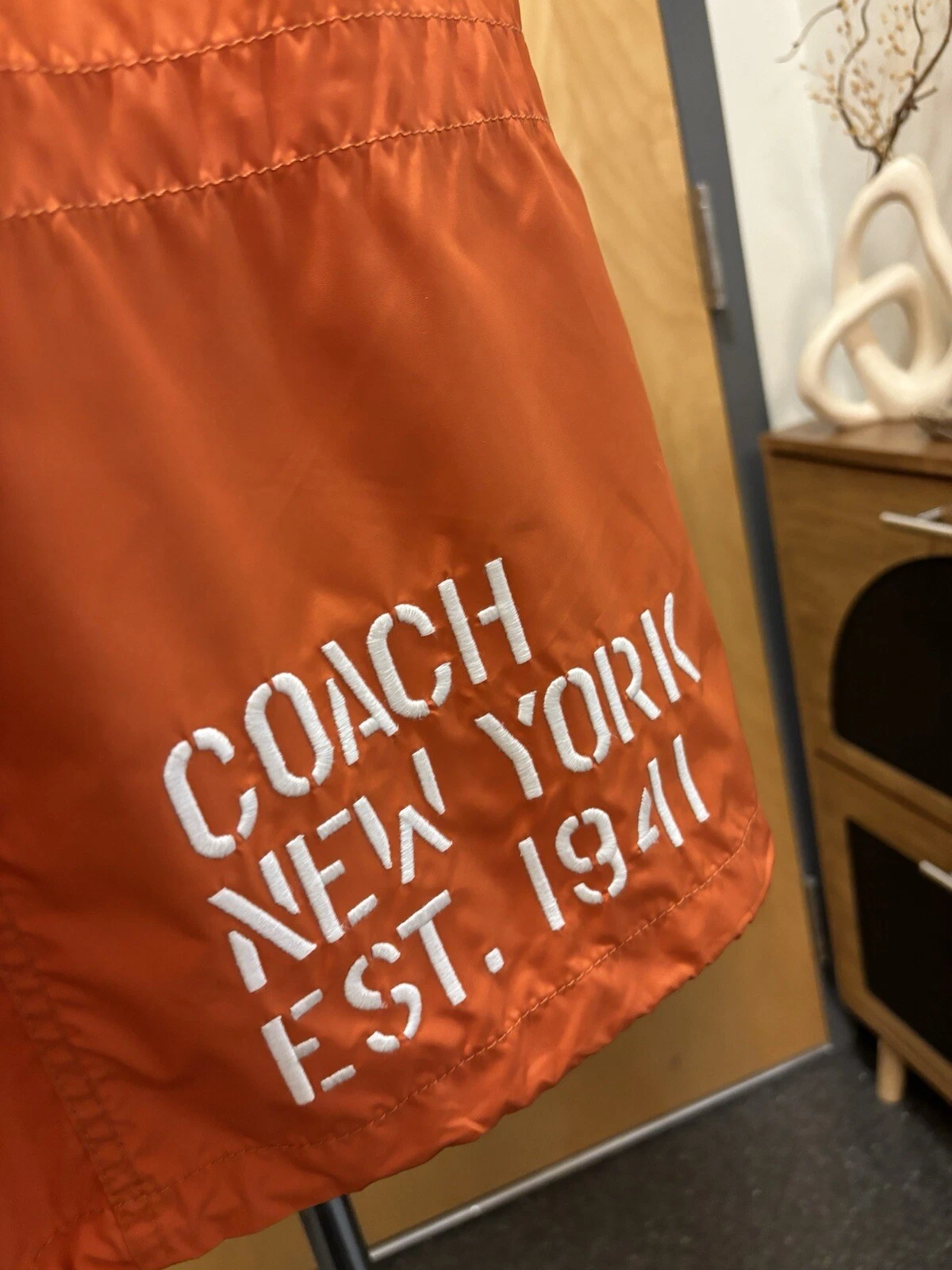 Giacca a vento nuova con etichette marca COACH con cappuccio arancione maniche staccabili taglia M ($598)
