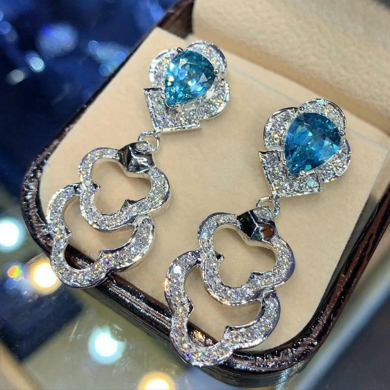 Pendientes de araña de circonita cúbica blanca brillante y aguamarina color aguamarina transparente color aguamarina transparente Foto 2 de 4