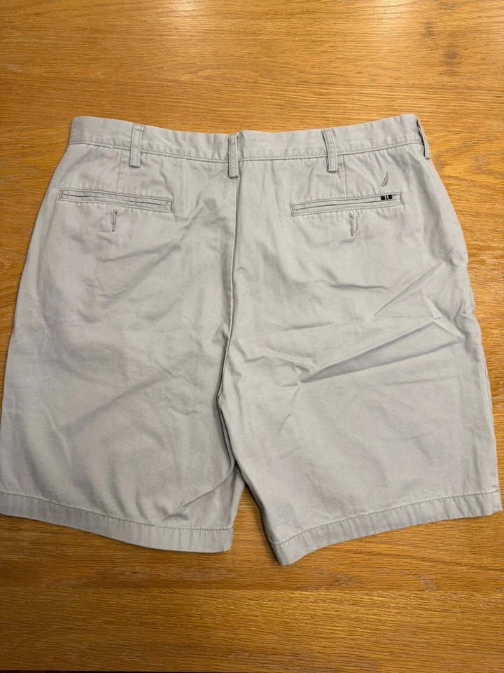 Lote de 4 Novos Shorts Masculinos 3 Nautica 1 Dockers 38W (2 Novos Com Etiquetas, 2 Novos Sem Etiquetas) - Imagem 3 de 4