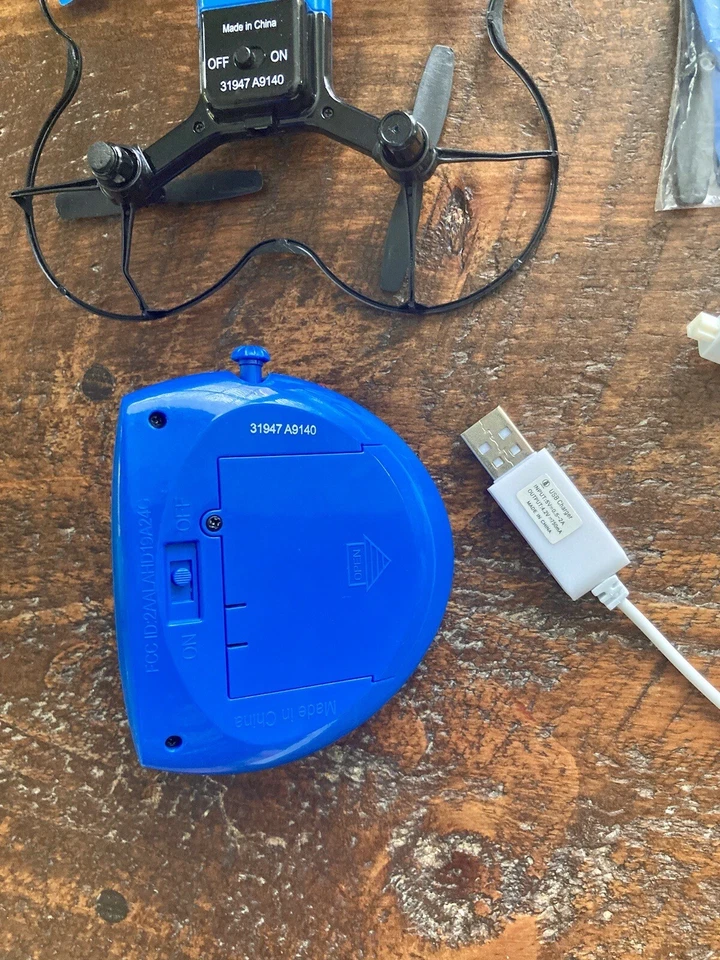 Sharper Image R/C Stunt Drone with Hand Controller 360 Rolls Dro-002 WORKING - Image 4 of 4