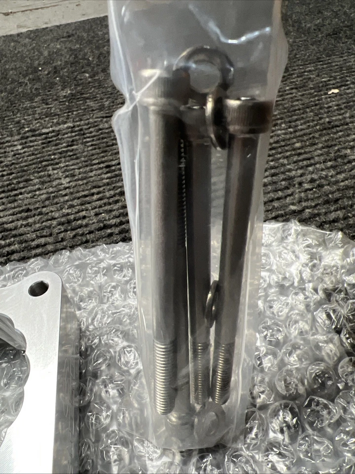 Espaciador de carrocería del acelerador Steeda 555-3195 para Ford Mustang EcoBoost 2015+ 2,3 L Foto 2 de 4