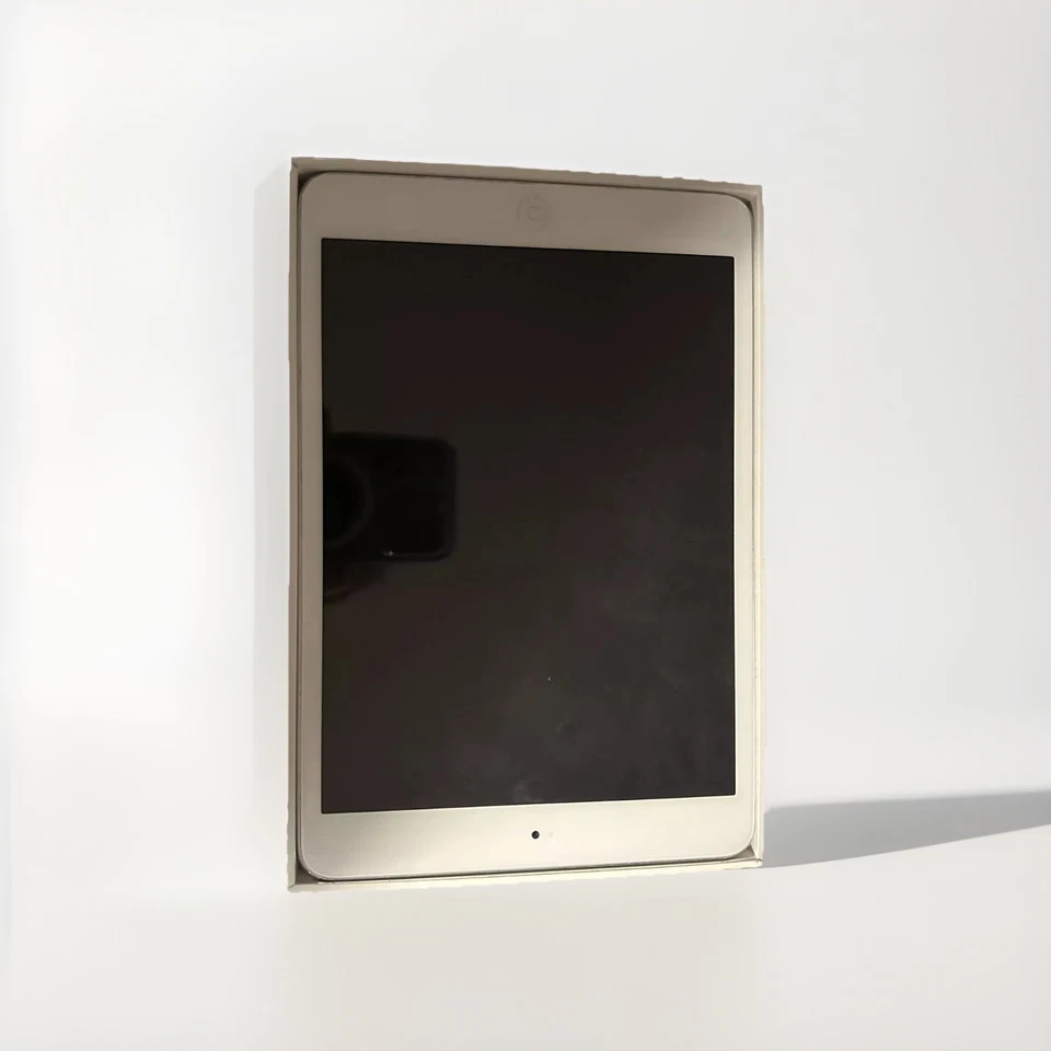 Apple iPad Mini 2nd Generation 7.9 Inch Tablet Wifi 32GB - Image 2 of 4