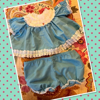 Schöne Vintage Cabbage Patch Kinder Puppe blau Rüschen A Linie Kleid und Unterhose