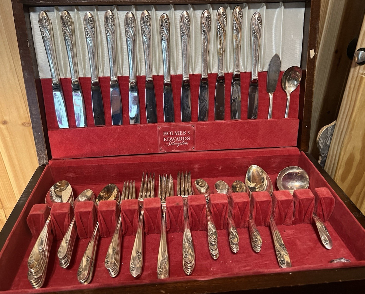 Holmes & Edwards IS Inlaid Silverplate Flatware Silverware Set 75