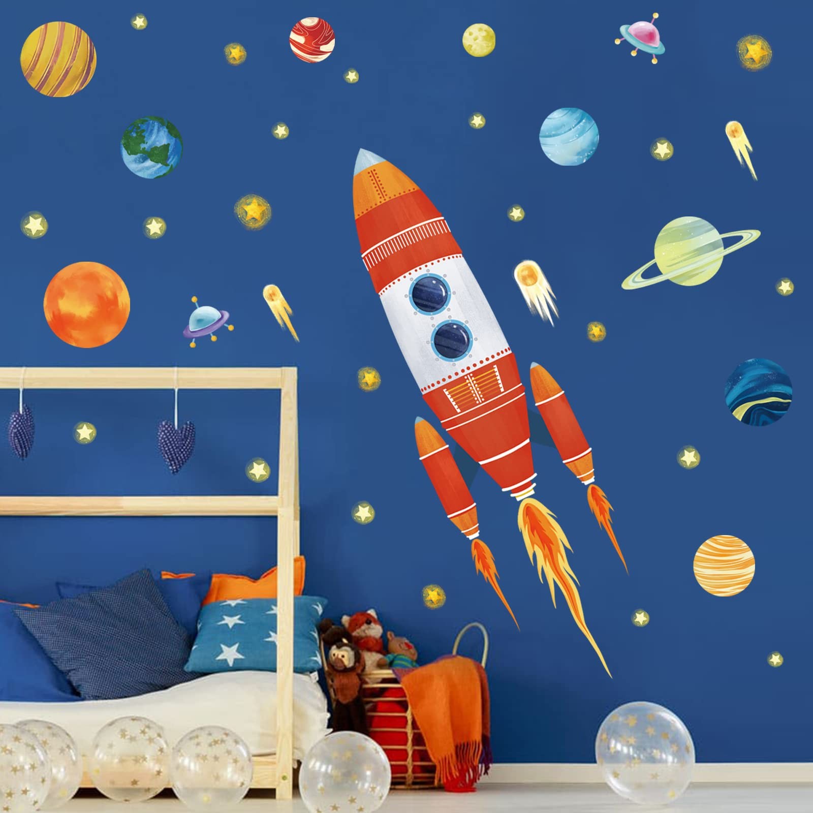 Stickers muraux planètes pour relooker une chambre d'enfant sans abîmer les murs