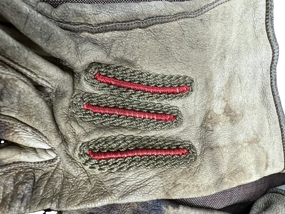 Guantes de cuero Dan 4th Kid de la década de 1870 bordados rojo verde puño guantelete niños Foto 4 de 4