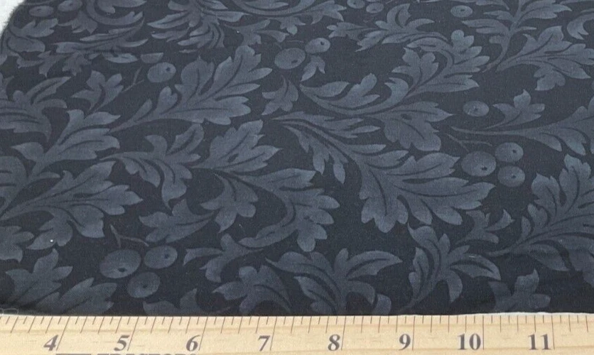HENRY GLASS - HOLIDAY OPULENCE #7910 - NEGRO POR PRINCIPIO DE COLOR - 1/2 YD Foto 2 de 2