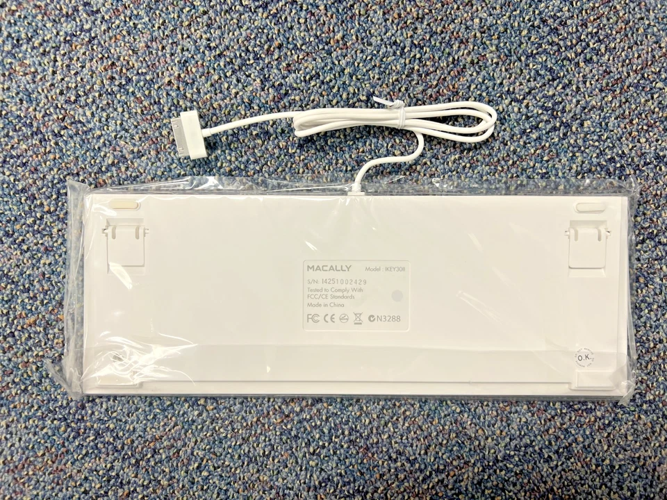 Macally iKey30 30-Pin Wired Keyboard for iPad iPhone iPod Touch - New Open Box - Image 4 of 4