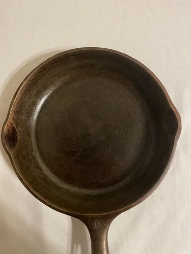 Vintage GRISWOLD 9 inch cast iron skillet