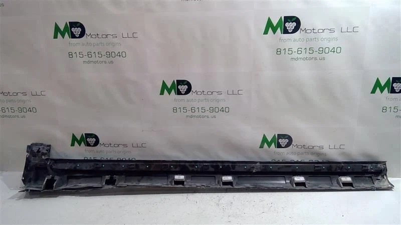 Chevrolet Traverse 2020-2022 pasajero derecho faldón basculante moldeado 84359271 Foto 2 de 4