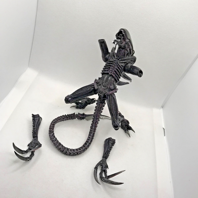 Alien vs Predator Movie Deco Alien 7 inch Razor Claws by Neca USED