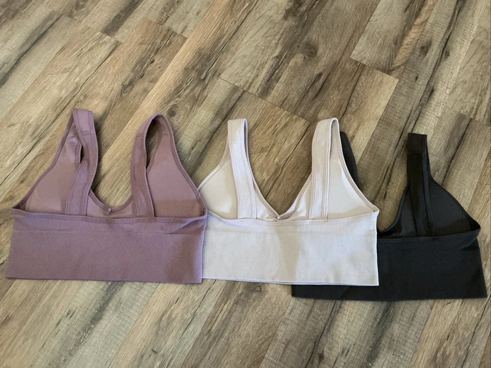 Conjunto de 3 sutiãs esportivos íntimos com nervuras pele danskin tamanho P almofadas removíveis logotipo pulôver - Imagem 2 de 4