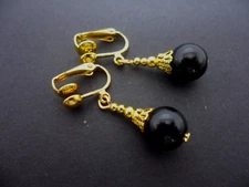 A PAIR OF BLACK ONYX GOLD PLATED DROP DANGLY CLIP ON EARRINGS. NEW.