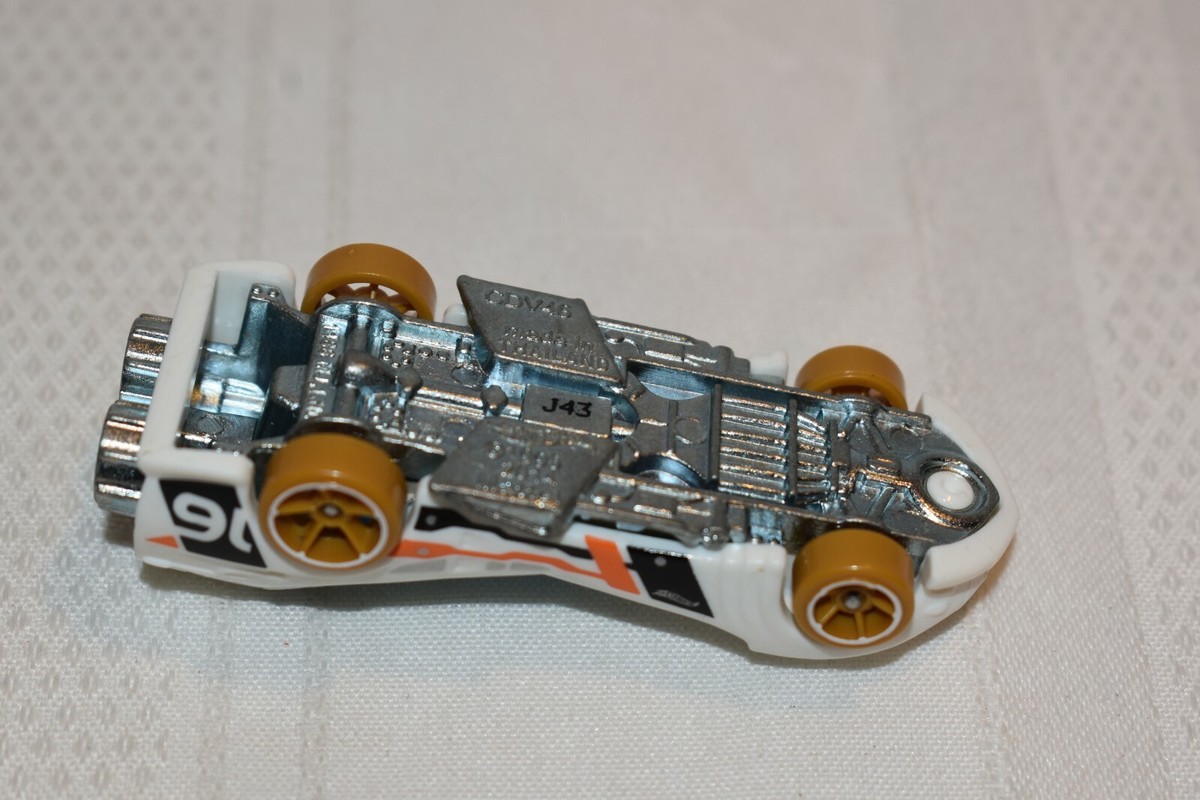 Hot Wheels 2014 White #16 Race Car, Made in Thailand CDV46