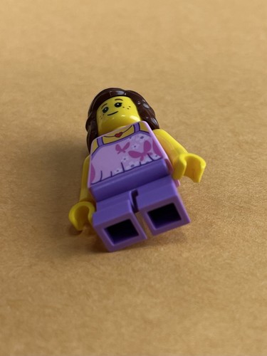 LEGO City Town Minifigure Girls Set 31067 Modular Poolside Holiday twn297 2” - Picture 6 of 10