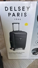 Delsey Paris Horizon Expandable 20" Spinner Carry on Luggage- Black