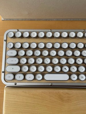 AZIO RETRO CLASSIC MK-RCK-W-02-JP Keyboard Maple Wood Bluetooth USB White Keys