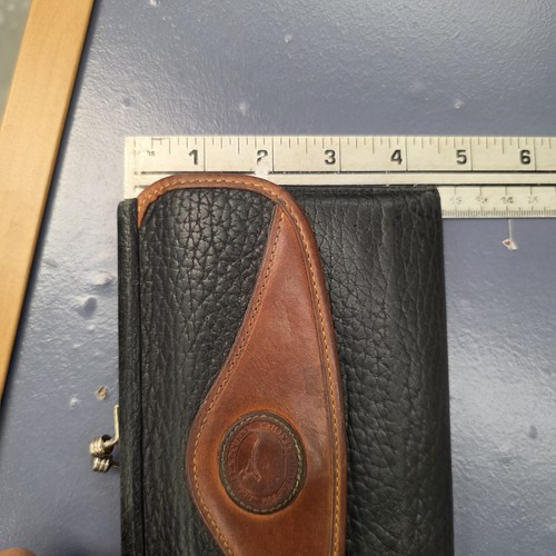 Portafoglio donna vintage Dooney & Bourke nero ciottolato libretto assegni Kisslock - Foto 10 di 11