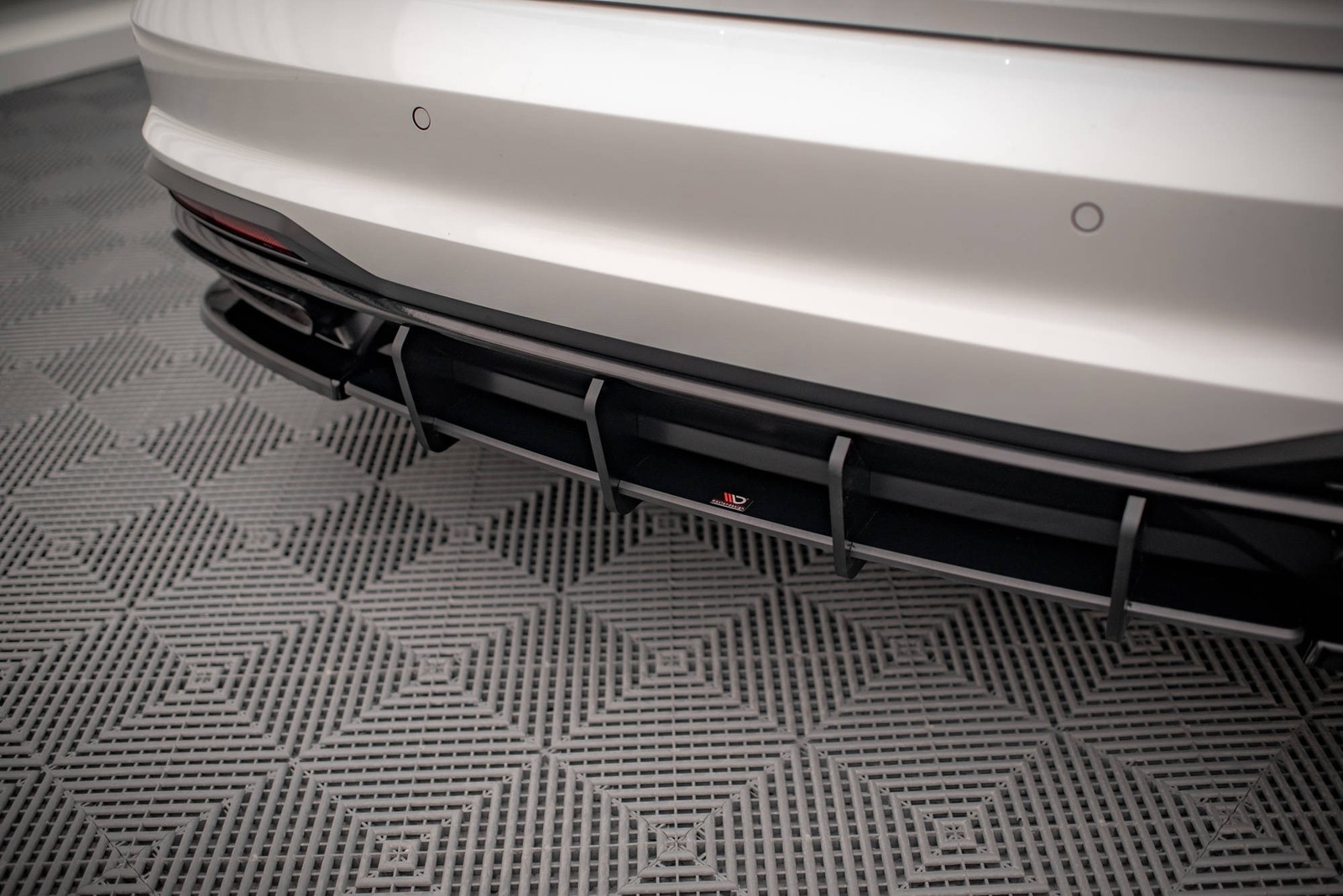 Diffuseur arrière Maxton Street Pro noir et rouge pour Audi A4 B9 Facelift - 4