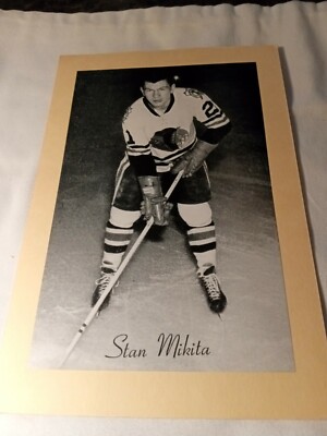 1944-63 Beehive Group III Photos Stan Mikita #125