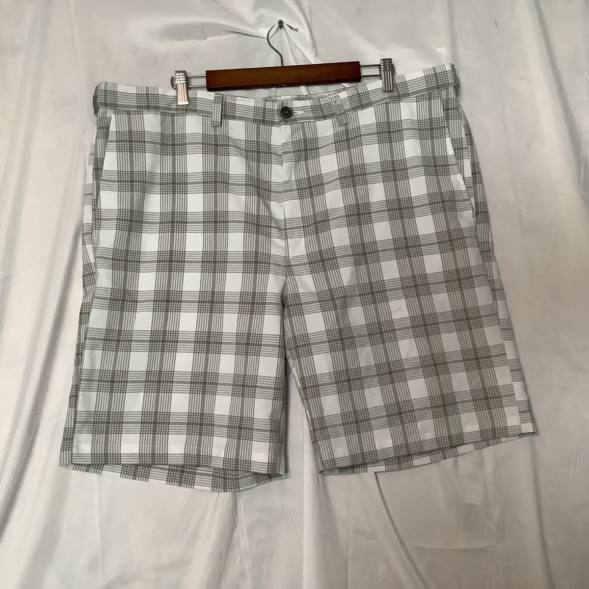 haggar dress shorts Haggar Dress shorts Men's size 42 White Gray plaid zip button Pockets Golf