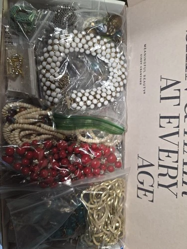 Jewelry Lot Of Over 5lbs 13 Oz Of Vintage To Now Wearable Costume Jewelry