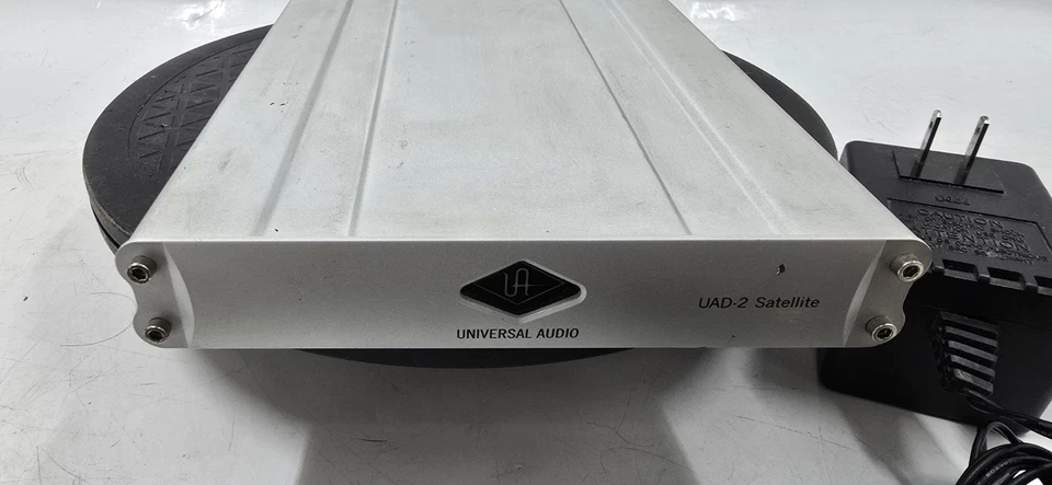 Universal Audio UAD-2 Satellite DUO Firewire DSP Accelerator - TESTED EB-19149 - Image 2 of 4