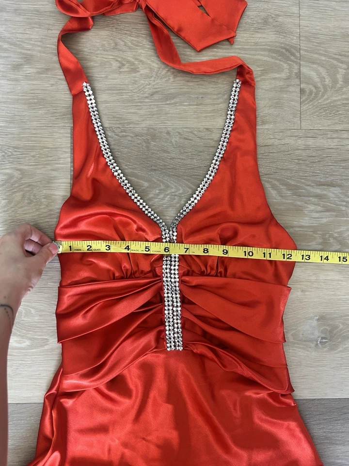 Mini Vestido Halter Vintage Bora EE. UU. Rojo Satinado Estrás Y2K Hecho en EE. UU. Foto 4 de 4