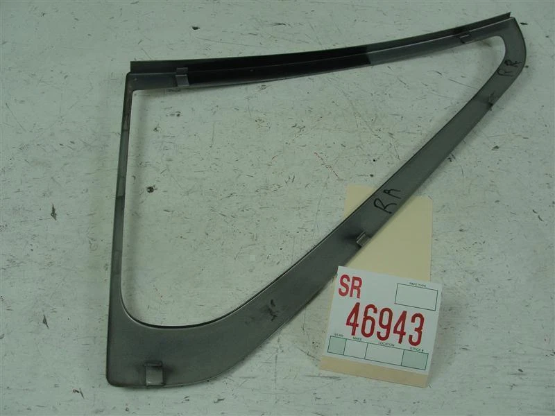 Volvo S70 1998-2000 pasajero derecho cuarto trasero cristal exterior revelar moldura Foto 2 de 4