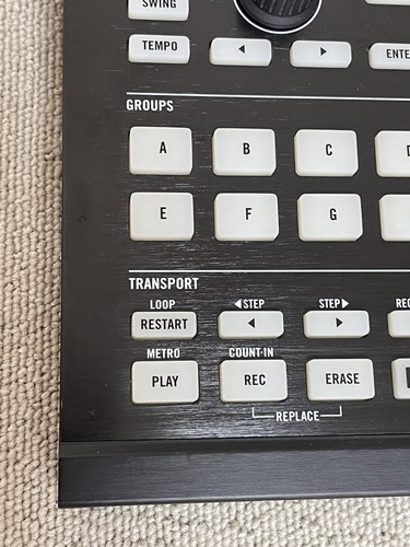 Native Instruments MASCHINE MK2 Groove Production Studio MIDI Controller Tested - Picture 11 of 20