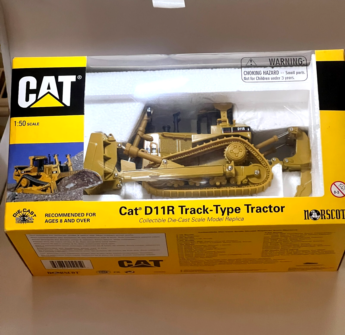 Cat D11R Track-Type Tractor 1:50スケール