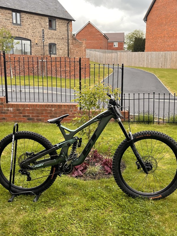 Used Downhill Bikes for Sale UK | Cranxs - Cranxs | Cranxs