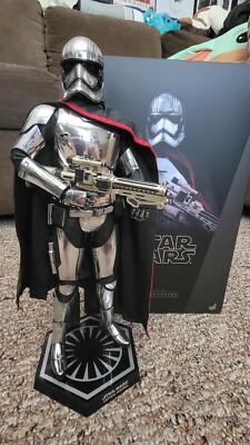 Hot Toys MMS328 1/6 First Order Captain Phasma Star Wars The Force