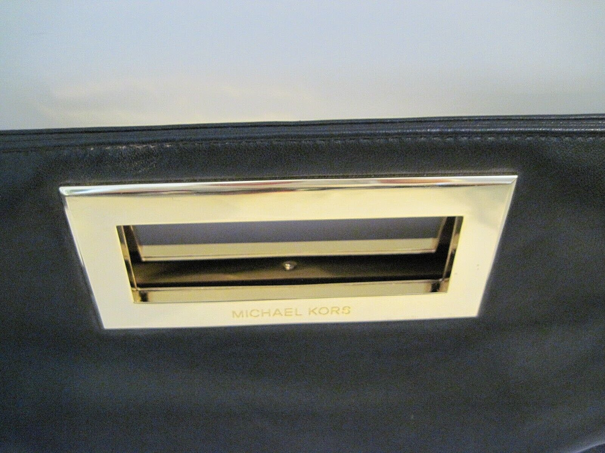 MICHAEL KORS Berkley Clutchクラッチバッグ　ショルダー Michael Kors Gold/Black Leather Berkley Clutch square handle