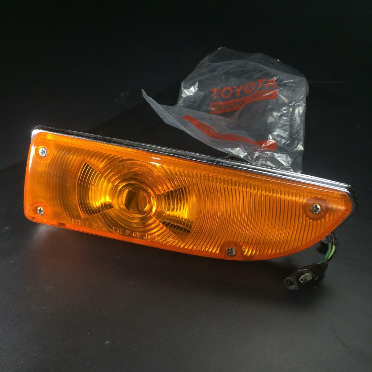 Toyota Corolla KE20 KE25 KE26 TE27 Front Turn Signal Light Bumper