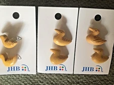  JHB INTERNATIONAL 2 DUCKS NATURAL MATERIALS BUTTONS 3/4"  BY THE CARD