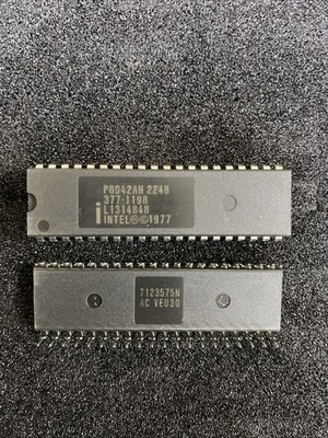 SET BESTEHEND AUS 9 Stück Intel P8042AH MicroController 8-Bit 40-Pin DIP