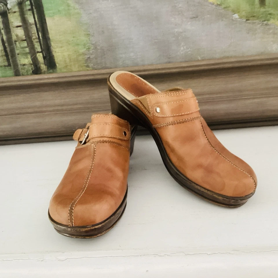 Zuecos Bass Leona Mules Deslizables Cuero Tostado Talla 8.5M Hebilla Plateada Brasil Foto 2 de 4