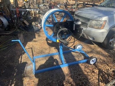Fiber pulling electric capstan