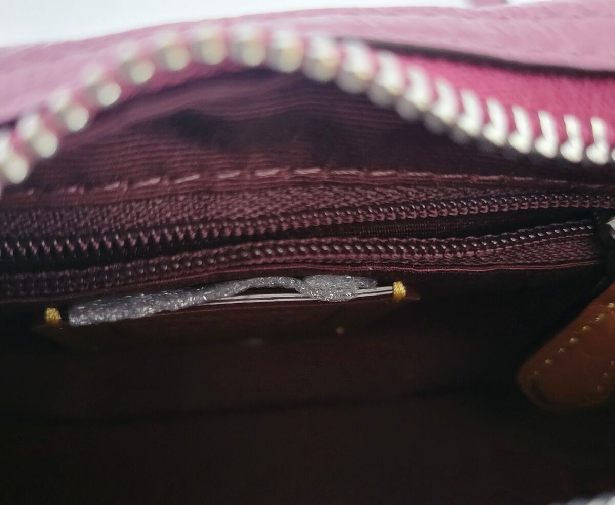 Coach CW036 Carmen Mini Crossbody Crinkled Pink Patent Coach CW036 Carmen Mini Crossbody Crinkled Pink Patent
